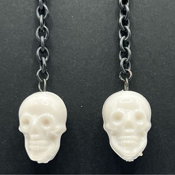 Vintage mallgoth white skull drop earrings - Picture 4 of 7